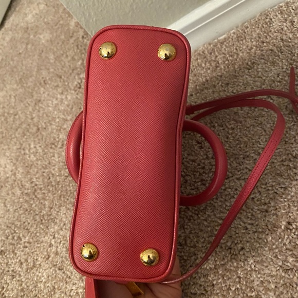 Prada Saffiano mini bag in “Peonia” - Picture 4 of 6